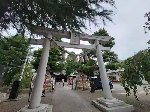 草加神社の鳥居