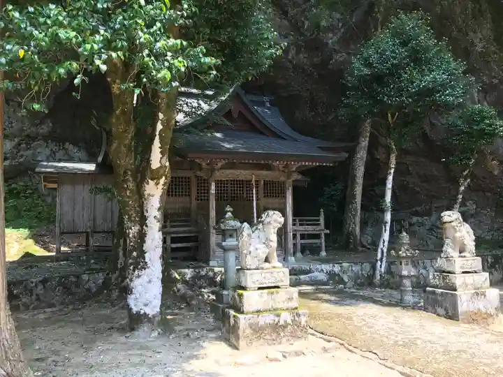 岩屋神社の本殿・本堂