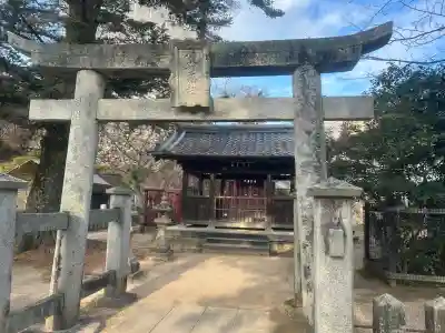 荒胡子神社の{uncategorized: "未分類", other: "その他", undefined: "問題あり", building: "その他建物", grave: "お墓", sacred_gate: "鳥居", guardian: "狛犬", statue: "像", buddha: "仏像", history: "歴史", nature: "自然", garden: "庭園", animal: "動物", pagoda: "塔", temizu: "手水舎", mountain_gate: "山門・神門", sanctuary: "本殿・本堂", subordinate: "末社・摂社", art: "芸術", scenery: "景色", jizo: "地蔵", ema: "絵馬", goshuin: "御朱印", omikuji: "おみくじ", items: "授与品その他", amulet: "お守り", goshuincho: "御朱印帳", eats: "食事", festival: "お祭り", votive_dance: "神楽", shichigosan: "七五三参", wedding: "結婚式", experience: "体験その他", initially: "初詣", around: "周辺", anti_infection: "感染症対策"}