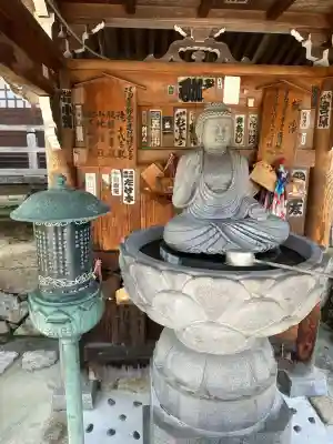 温泉寺の{uncategorized: "未分類", other: "その他", undefined: "問題あり", building: "その他建物", grave: "お墓", sacred_gate: "鳥居", guardian: "狛犬", statue: "像", buddha: "仏像", history: "歴史", nature: "自然", garden: "庭園", animal: "動物", pagoda: "塔", temizu: "手水舎", mountain_gate: "山門・神門", sanctuary: "本殿・本堂", subordinate: "末社・摂社", art: "芸術", scenery: "景色", jizo: "地蔵", ema: "絵馬", goshuin: "御朱印", omikuji: "おみくじ", items: "授与品その他", amulet: "お守り", goshuincho: "御朱印帳", eats: "食事", festival: "お祭り", votive_dance: "神楽", shichigosan: "七五三参", wedding: "結婚式", experience: "体験その他", initially: "初詣", around: "周辺", anti_infection: "感染症対策"}