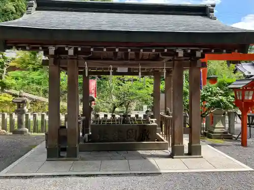 敢國神社の手水舎
