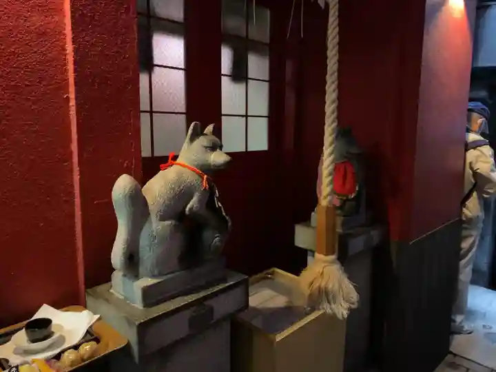 豊岩稲荷神社の狛犬