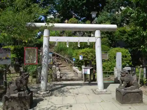 鳩森八幡神社の鳥居