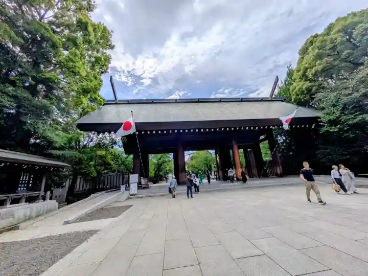 靖國神社の{uncategorized: "未分類", other: "その他", undefined: "問題あり", building: "その他建物", grave: "お墓", sacred_gate: "鳥居", guardian: "狛犬", statue: "像", buddha: "仏像", history: "歴史", nature: "自然", garden: "庭園", animal: "動物", pagoda: "塔", temizu: "手水舎", mountain_gate: "山門・神門", sanctuary: "本殿・本堂", subordinate: "末社・摂社", art: "芸術", scenery: "景色", jizo: "地蔵", ema: "絵馬", goshuin: "御朱印", omikuji: "おみくじ", items: "授与品その他", amulet: "お守り", goshuincho: "御朱印帳", eats: "食事", festival: "お祭り", votive_dance: "神楽", shichigosan: "七五三参", wedding: "結婚式", experience: "体験その他", initially: "初詣", around: "周辺", anti_infection: "感染症対策"}