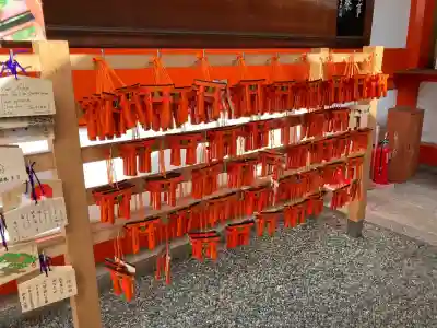 伏見稲荷大社の{uncategorized: "未分類", other: "その他", undefined: "問題あり", building: "その他建物", grave: "お墓", sacred_gate: "鳥居", guardian: "狛犬", statue: "像", buddha: "仏像", history: "歴史", nature: "自然", garden: "庭園", animal: "動物", pagoda: "塔", temizu: "手水舎", mountain_gate: "山門・神門", sanctuary: "本殿・本堂", subordinate: "末社・摂社", art: "芸術", scenery: "景色", jizo: "地蔵", ema: "絵馬", goshuin: "御朱印", omikuji: "おみくじ", items: "授与品その他", amulet: "お守り", goshuincho: "御朱印帳", eats: "食事", festival: "お祭り", votive_dance: "神楽", shichigosan: "七五三参", wedding: "結婚式", experience: "体験その他", initially: "初詣", around: "周辺", anti_infection: "感染症対策"}