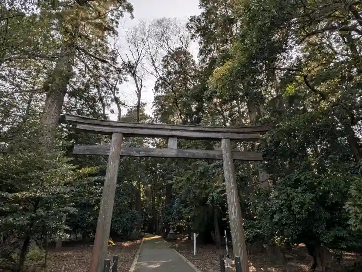 若狭彦神社(上社)の{uncategorized: "未分類", other: "その他", undefined: "問題あり", building: "その他建物", grave: "お墓", sacred_gate: "鳥居", guardian: "狛犬", statue: "像", buddha: "仏像", history: "歴史", nature: "自然", garden: "庭園", animal: "動物", pagoda: "塔", temizu: "手水舎", mountain_gate: "山門・神門", sanctuary: "本殿・本堂", subordinate: "末社・摂社", art: "芸術", scenery: "景色", jizo: "地蔵", ema: "絵馬", goshuin: "御朱印", omikuji: "おみくじ", items: "授与品その他", amulet: "お守り", goshuincho: "御朱印帳", eats: "食事", festival: "お祭り", votive_dance: "神楽", shichigosan: "七五三参", wedding: "結婚式", experience: "体験その他", initially: "初詣", around: "周辺", anti_infection: "感染症対策"}