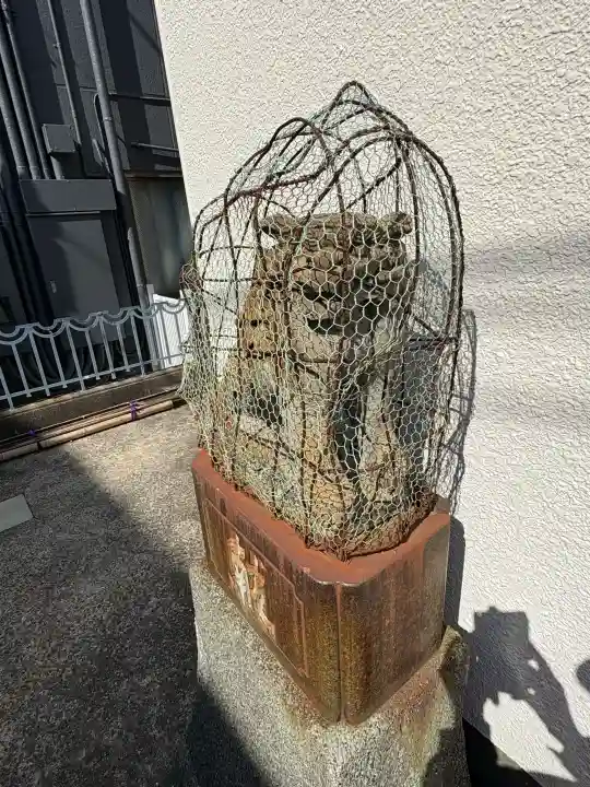 諏訪神社(諏訪町内会館)の{uncategorized: "未分類", other: "その他", undefined: "問題あり", building: "その他建物", grave: "お墓", sacred_gate: "鳥居", guardian: "狛犬", statue: "像", buddha: "仏像", history: "歴史", nature: "自然", garden: "庭園", animal: "動物", pagoda: "塔", temizu: "手水舎", mountain_gate: "山門・神門", sanctuary: "本殿・本堂", subordinate: "末社・摂社", art: "芸術", scenery: "景色", jizo: "地蔵", ema: "絵馬", goshuin: "御朱印", omikuji: "おみくじ", items: "授与品その他", amulet: "お守り", goshuincho: "御朱印帳", eats: "食事", festival: "お祭り", votive_dance: "神楽", shichigosan: "七五三参", wedding: "結婚式", experience: "体験その他", initially: "初詣", around: "周辺", anti_infection: "感染症対策"}