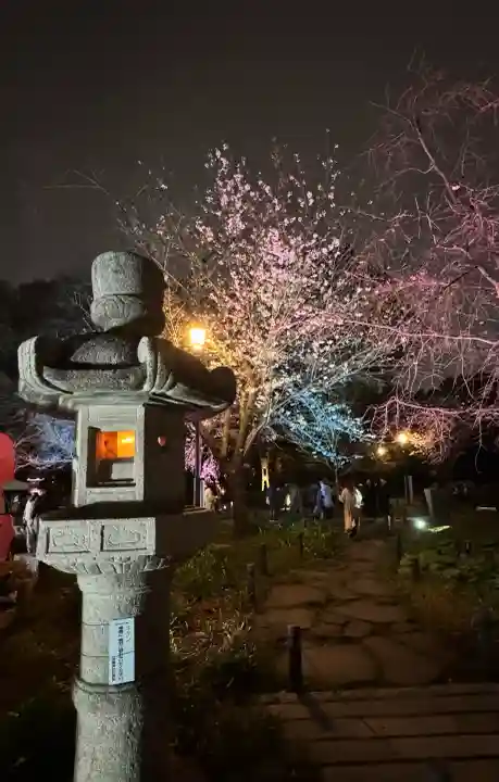 靖國神社の{uncategorized: "未分類", other: "その他", undefined: "問題あり", building: "その他建物", grave: "お墓", sacred_gate: "鳥居", guardian: "狛犬", statue: "像", buddha: "仏像", history: "歴史", nature: "自然", garden: "庭園", animal: "動物", pagoda: "塔", temizu: "手水舎", mountain_gate: "山門・神門", sanctuary: "本殿・本堂", subordinate: "末社・摂社", art: "芸術", scenery: "景色", jizo: "地蔵", ema: "絵馬", goshuin: "御朱印", omikuji: "おみくじ", items: "授与品その他", amulet: "お守り", goshuincho: "御朱印帳", eats: "食事", festival: "お祭り", votive_dance: "神楽", shichigosan: "七五三参", wedding: "結婚式", experience: "体験その他", initially: "初詣", around: "周辺", anti_infection: "感染症対策"}