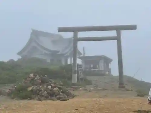 刈田嶺神社(奥宮)の鳥居