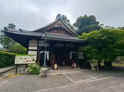 秋葉總本殿可睡斎の{uncategorized: "未分類", other: "その他", undefined: "問題あり", building: "その他建物", grave: "お墓", sacred_gate: "鳥居", guardian: "狛犬", statue: "像", buddha: "仏像", history: "歴史", nature: "自然", garden: "庭園", animal: "動物", pagoda: "塔", temizu: "手水舎", mountain_gate: "山門・神門", sanctuary: "本殿・本堂", subordinate: "末社・摂社", art: "芸術", scenery: "景色", jizo: "地蔵", ema: "絵馬", goshuin: "御朱印", omikuji: "おみくじ", items: "授与品その他", amulet: "お守り", goshuincho: "御朱印帳", eats: "食事", festival: "お祭り", votive_dance: "神楽", shichigosan: "七五三参", wedding: "結婚式", experience: "体験その他", initially: "初詣", around: "周辺", anti_infection: "感染症対策"}