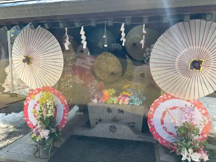 札幌諏訪神社の{uncategorized: "未分類", other: "その他", undefined: "問題あり", building: "その他建物", grave: "お墓", sacred_gate: "鳥居", guardian: "狛犬", statue: "像", buddha: "仏像", history: "歴史", nature: "自然", garden: "庭園", animal: "動物", pagoda: "塔", temizu: "手水舎", mountain_gate: "山門・神門", sanctuary: "本殿・本堂", subordinate: "末社・摂社", art: "芸術", scenery: "景色", jizo: "地蔵", ema: "絵馬", goshuin: "御朱印", omikuji: "おみくじ", items: "授与品その他", amulet: "お守り", goshuincho: "御朱印帳", eats: "食事", festival: "お祭り", votive_dance: "神楽", shichigosan: "七五三参", wedding: "結婚式", experience: "体験その他", initially: "初詣", around: "周辺", anti_infection: "感染症対策"}