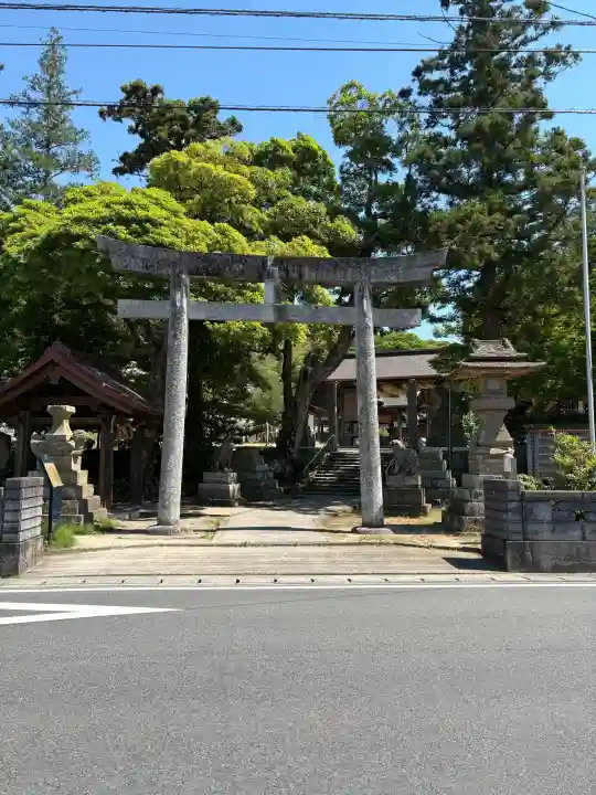 揖夜神社の{uncategorized: "未分類", other: "その他", undefined: "問題あり", building: "その他建物", grave: "お墓", sacred_gate: "鳥居", guardian: "狛犬", statue: "像", buddha: "仏像", history: "歴史", nature: "自然", garden: "庭園", animal: "動物", pagoda: "塔", temizu: "手水舎", mountain_gate: "山門・神門", sanctuary: "本殿・本堂", subordinate: "末社・摂社", art: "芸術", scenery: "景色", jizo: "地蔵", ema: "絵馬", goshuin: "御朱印", omikuji: "おみくじ", items: "授与品その他", amulet: "お守り", goshuincho: "御朱印帳", eats: "食事", festival: "お祭り", votive_dance: "神楽", shichigosan: "七五三参", wedding: "結婚式", experience: "体験その他", initially: "初詣", around: "周辺", anti_infection: "感染症対策"}