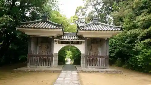 満願寺の山門