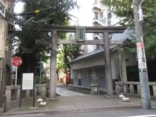 銀杏岡八幡神社の鳥居