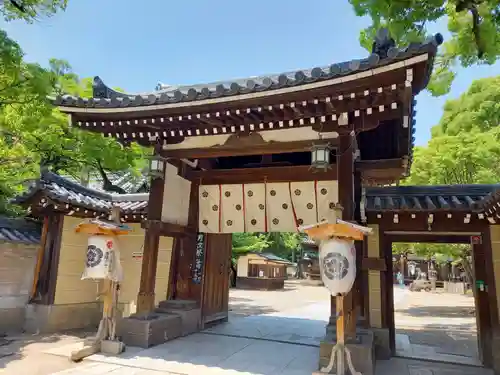 杭全神社の山門