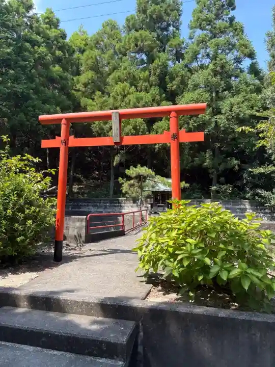宇佐八幡神社の{uncategorized: "未分類", other: "その他", undefined: "問題あり", building: "その他建物", grave: "お墓", sacred_gate: "鳥居", guardian: "狛犬", statue: "像", buddha: "仏像", history: "歴史", nature: "自然", garden: "庭園", animal: "動物", pagoda: "塔", temizu: "手水舎", mountain_gate: "山門・神門", sanctuary: "本殿・本堂", subordinate: "末社・摂社", art: "芸術", scenery: "景色", jizo: "地蔵", ema: "絵馬", goshuin: "御朱印", omikuji: "おみくじ", items: "授与品その他", amulet: "お守り", goshuincho: "御朱印帳", eats: "食事", festival: "お祭り", votive_dance: "神楽", shichigosan: "七五三参", wedding: "結婚式", experience: "体験その他", initially: "初詣", around: "周辺", anti_infection: "感染症対策"}