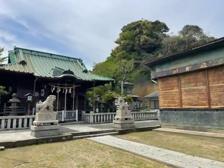 鹿島神社の{uncategorized: "未分類", other: "その他", undefined: "問題あり", building: "その他建物", grave: "お墓", sacred_gate: "鳥居", guardian: "狛犬", statue: "像", buddha: "仏像", history: "歴史", nature: "自然", garden: "庭園", animal: "動物", pagoda: "塔", temizu: "手水舎", mountain_gate: "山門・神門", sanctuary: "本殿・本堂", subordinate: "末社・摂社", art: "芸術", scenery: "景色", jizo: "地蔵", ema: "絵馬", goshuin: "御朱印", omikuji: "おみくじ", items: "授与品その他", amulet: "お守り", goshuincho: "御朱印帳", eats: "食事", festival: "お祭り", votive_dance: "神楽", shichigosan: "七五三参", wedding: "結婚式", experience: "体験その他", initially: "初詣", around: "周辺", anti_infection: "感染症対策"}