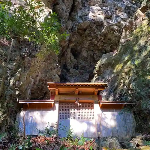 岩戸神社の本殿