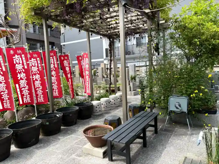 長安寺の{uncategorized: "未分類", other: "その他", undefined: "問題あり", building: "その他建物", grave: "お墓", sacred_gate: "鳥居", guardian: "狛犬", statue: "像", buddha: "仏像", history: "歴史", nature: "自然", garden: "庭園", animal: "動物", pagoda: "塔", temizu: "手水舎", mountain_gate: "山門・神門", sanctuary: "本殿・本堂", subordinate: "末社・摂社", art: "芸術", scenery: "景色", jizo: "地蔵", ema: "絵馬", goshuin: "御朱印", omikuji: "おみくじ", items: "授与品その他", amulet: "お守り", goshuincho: "御朱印帳", eats: "食事", festival: "お祭り", votive_dance: "神楽", shichigosan: "七五三参", wedding: "結婚式", experience: "体験その他", initially: "初詣", around: "周辺", anti_infection: "感染症対策"}