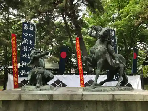 川中島古戦場八幡社の像