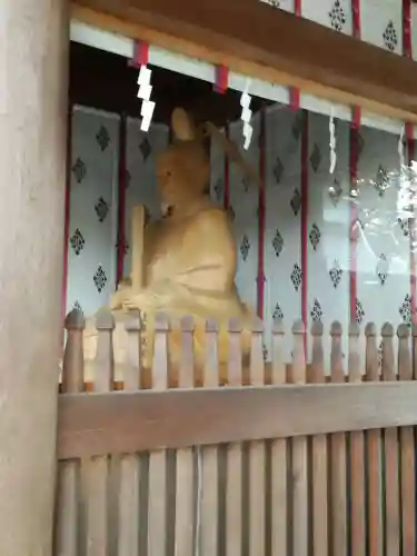 須賀神社の像