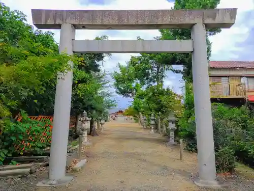 六所社（馬見塚）の鳥居