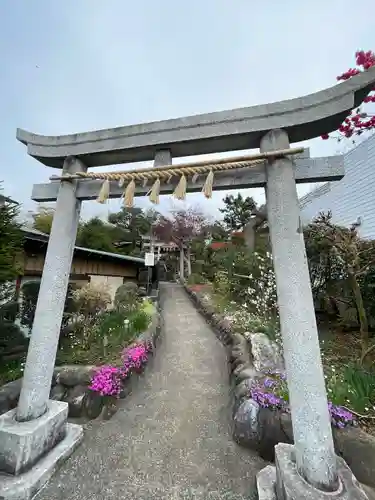 横浜御嶽神社の鳥居