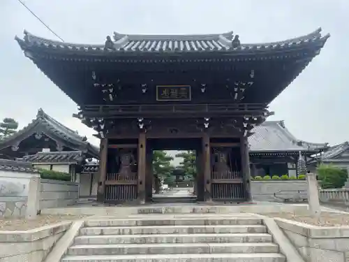 常楽寺の山門