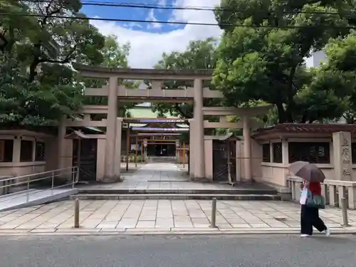 坐摩神社の鳥居