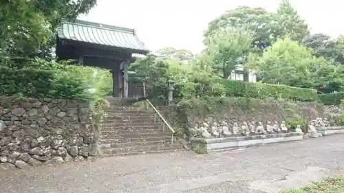 安養寺の山門