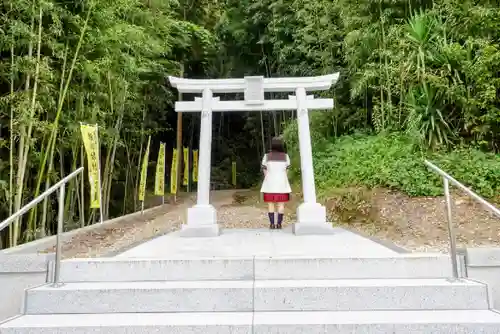 チベット仏教寺院強巴林（チャンバリン）の鳥居