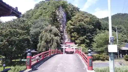 厳竜神社の庭園