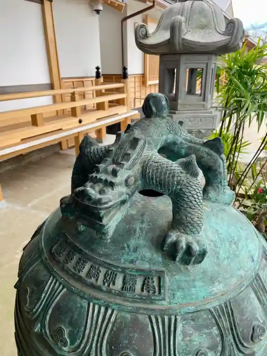 本乗寺の{uncategorized: "未分類", other: "その他", undefined: "問題あり", building: "その他建物", grave: "お墓", sacred_gate: "鳥居", guardian: "狛犬", statue: "像", buddha: "仏像", history: "歴史", nature: "自然", garden: "庭園", animal: "動物", pagoda: "塔", temizu: "手水舎", mountain_gate: "山門・神門", sanctuary: "本殿・本堂", subordinate: "末社・摂社", art: "芸術", scenery: "景色", jizo: "地蔵", ema: "絵馬", goshuin: "御朱印", omikuji: "おみくじ", items: "授与品その他", amulet: "お守り", goshuincho: "御朱印帳", eats: "食事", festival: "お祭り", votive_dance: "神楽", shichigosan: "七五三参", wedding: "結婚式", experience: "体験その他", initially: "初詣", around: "周辺", anti_infection: "感染症対策"}