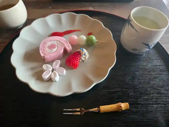 柳谷観音 楊谷寺の{uncategorized: "未分類", other: "その他", undefined: "問題あり", building: "その他建物", grave: "お墓", sacred_gate: "鳥居", guardian: "狛犬", statue: "像", buddha: "仏像", history: "歴史", nature: "自然", garden: "庭園", animal: "動物", pagoda: "塔", temizu: "手水舎", mountain_gate: "山門・神門", sanctuary: "本殿・本堂", subordinate: "末社・摂社", art: "芸術", scenery: "景色", jizo: "地蔵", ema: "絵馬", goshuin: "御朱印", omikuji: "おみくじ", items: "授与品その他", amulet: "お守り", goshuincho: "御朱印帳", eats: "食事", festival: "お祭り", votive_dance: "神楽", shichigosan: "七五三参", wedding: "結婚式", experience: "体験その他", initially: "初詣", around: "周辺", anti_infection: "感染症対策"}