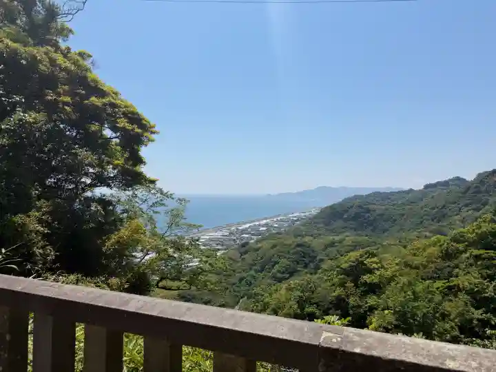 久能山東照宮の{uncategorized: "未分類", other: "その他", undefined: "問題あり", building: "その他建物", grave: "お墓", sacred_gate: "鳥居", guardian: "狛犬", statue: "像", buddha: "仏像", history: "歴史", nature: "自然", garden: "庭園", animal: "動物", pagoda: "塔", temizu: "手水舎", mountain_gate: "山門・神門", sanctuary: "本殿・本堂", subordinate: "末社・摂社", art: "芸術", scenery: "景色", jizo: "地蔵", ema: "絵馬", goshuin: "御朱印", omikuji: "おみくじ", items: "授与品その他", amulet: "お守り", goshuincho: "御朱印帳", eats: "食事", festival: "お祭り", votive_dance: "神楽", shichigosan: "七五三参", wedding: "結婚式", experience: "体験その他", initially: "初詣", around: "周辺", anti_infection: "感染症対策"}