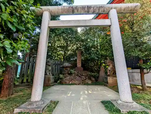 穴八幡宮の鳥居