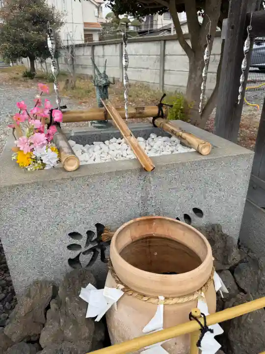 拝島神明神社の{uncategorized: "未分類", other: "その他", undefined: "問題あり", building: "その他建物", grave: "お墓", sacred_gate: "鳥居", guardian: "狛犬", statue: "像", buddha: "仏像", history: "歴史", nature: "自然", garden: "庭園", animal: "動物", pagoda: "塔", temizu: "手水舎", mountain_gate: "山門・神門", sanctuary: "本殿・本堂", subordinate: "末社・摂社", art: "芸術", scenery: "景色", jizo: "地蔵", ema: "絵馬", goshuin: "御朱印", omikuji: "おみくじ", items: "授与品その他", amulet: "お守り", goshuincho: "御朱印帳", eats: "食事", festival: "お祭り", votive_dance: "神楽", shichigosan: "七五三参", wedding: "結婚式", experience: "体験その他", initially: "初詣", around: "周辺", anti_infection: "感染症対策"}
