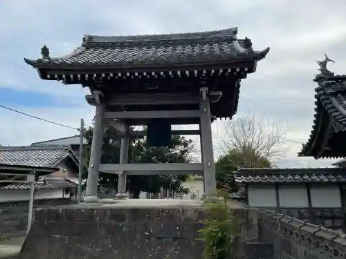法雲寺の{uncategorized: "未分類", other: "その他", undefined: "問題あり", building: "その他建物", grave: "お墓", sacred_gate: "鳥居", guardian: "狛犬", statue: "像", buddha: "仏像", history: "歴史", nature: "自然", garden: "庭園", animal: "動物", pagoda: "塔", temizu: "手水舎", mountain_gate: "山門・神門", sanctuary: "本殿・本堂", subordinate: "末社・摂社", art: "芸術", scenery: "景色", jizo: "地蔵", ema: "絵馬", goshuin: "御朱印", omikuji: "おみくじ", items: "授与品その他", amulet: "お守り", goshuincho: "御朱印帳", eats: "食事", festival: "お祭り", votive_dance: "神楽", shichigosan: "七五三参", wedding: "結婚式", experience: "体験その他", initially: "初詣", around: "周辺", anti_infection: "感染症対策"}