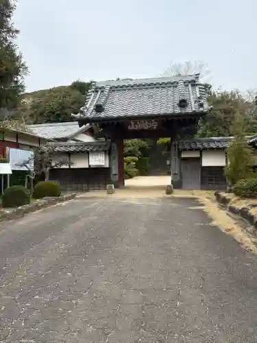 華蔵寺の{uncategorized: "未分類", other: "その他", undefined: "問題あり", building: "その他建物", grave: "お墓", sacred_gate: "鳥居", guardian: "狛犬", statue: "像", buddha: "仏像", history: "歴史", nature: "自然", garden: "庭園", animal: "動物", pagoda: "塔", temizu: "手水舎", mountain_gate: "山門・神門", sanctuary: "本殿・本堂", subordinate: "末社・摂社", art: "芸術", scenery: "景色", jizo: "地蔵", ema: "絵馬", goshuin: "御朱印", omikuji: "おみくじ", items: "授与品その他", amulet: "お守り", goshuincho: "御朱印帳", eats: "食事", festival: "お祭り", votive_dance: "神楽", shichigosan: "七五三参", wedding: "結婚式", experience: "体験その他", initially: "初詣", around: "周辺", anti_infection: "感染症対策"}
