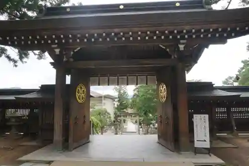 櫻山八幡宮の山門・神門