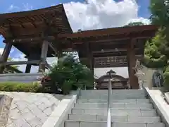 實相院の山門