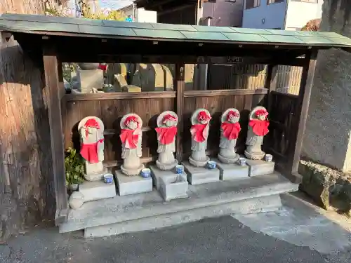 隣光院の{uncategorized: "未分類", other: "その他", undefined: "問題あり", building: "その他建物", grave: "お墓", sacred_gate: "鳥居", guardian: "狛犬", statue: "像", buddha: "仏像", history: "歴史", nature: "自然", garden: "庭園", animal: "動物", pagoda: "塔", temizu: "手水舎", mountain_gate: "山門・神門", sanctuary: "本殿・本堂", subordinate: "末社・摂社", art: "芸術", scenery: "景色", jizo: "地蔵", ema: "絵馬", goshuin: "御朱印", omikuji: "おみくじ", items: "授与品その他", amulet: "お守り", goshuincho: "御朱印帳", eats: "食事", festival: "お祭り", votive_dance: "神楽", shichigosan: "七五三参", wedding: "結婚式", experience: "体験その他", initially: "初詣", around: "周辺", anti_infection: "感染症対策"}