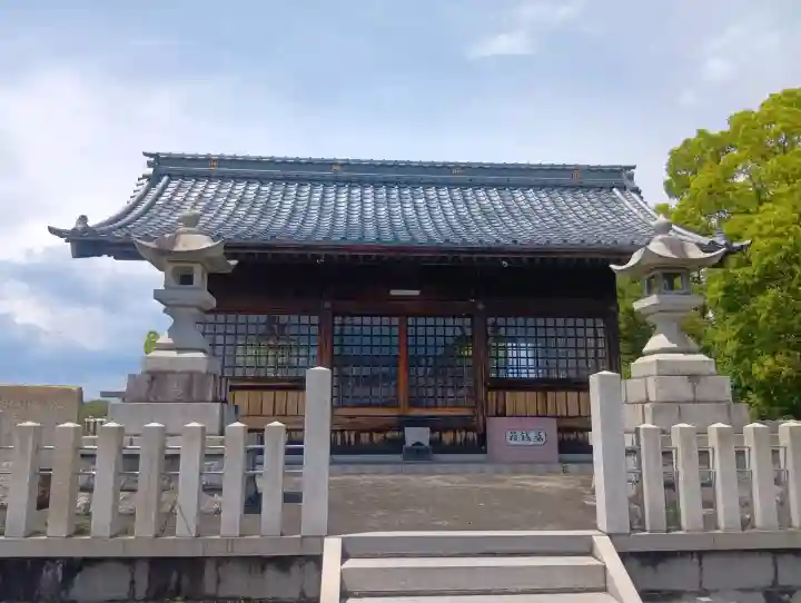 神明神社の{uncategorized: "未分類", other: "その他", undefined: "問題あり", building: "その他建物", grave: "お墓", sacred_gate: "鳥居", guardian: "狛犬", statue: "像", buddha: "仏像", history: "歴史", nature: "自然", garden: "庭園", animal: "動物", pagoda: "塔", temizu: "手水舎", mountain_gate: "山門・神門", sanctuary: "本殿・本堂", subordinate: "末社・摂社", art: "芸術", scenery: "景色", jizo: "地蔵", ema: "絵馬", goshuin: "御朱印", omikuji: "おみくじ", items: "授与品その他", amulet: "お守り", goshuincho: "御朱印帳", eats: "食事", festival: "お祭り", votive_dance: "神楽", shichigosan: "七五三参", wedding: "結婚式", experience: "体験その他", initially: "初詣", around: "周辺", anti_infection: "感染症対策"}