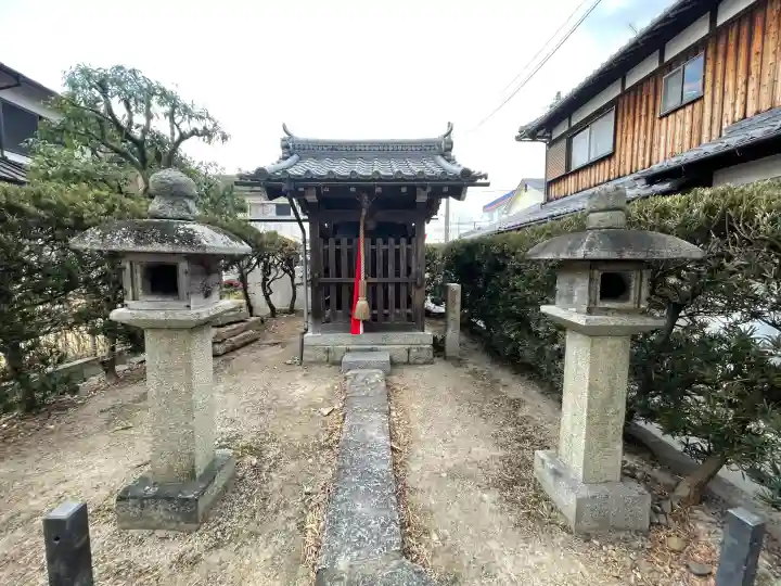 部令田神社の{uncategorized: "未分類", other: "その他", undefined: "問題あり", building: "その他建物", grave: "お墓", sacred_gate: "鳥居", guardian: "狛犬", statue: "像", buddha: "仏像", history: "歴史", nature: "自然", garden: "庭園", animal: "動物", pagoda: "塔", temizu: "手水舎", mountain_gate: "山門・神門", sanctuary: "本殿・本堂", subordinate: "末社・摂社", art: "芸術", scenery: "景色", jizo: "地蔵", ema: "絵馬", goshuin: "御朱印", omikuji: "おみくじ", items: "授与品その他", amulet: "お守り", goshuincho: "御朱印帳", eats: "食事", festival: "お祭り", votive_dance: "神楽", shichigosan: "七五三参", wedding: "結婚式", experience: "体験その他", initially: "初詣", around: "周辺", anti_infection: "感染症対策"}