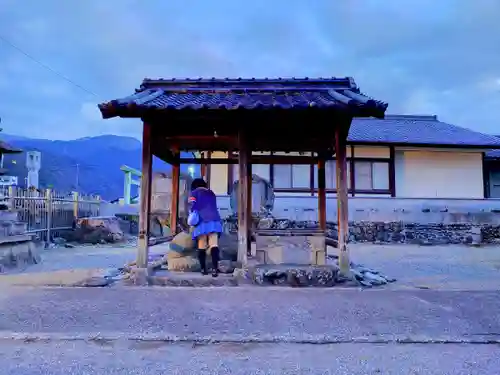 楢本神社の手水舎