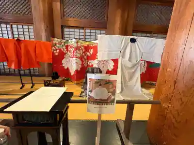 くろ谷 金戒光明寺の{uncategorized: "未分類", other: "その他", undefined: "問題あり", building: "その他建物", grave: "お墓", sacred_gate: "鳥居", guardian: "狛犬", statue: "像", buddha: "仏像", history: "歴史", nature: "自然", garden: "庭園", animal: "動物", pagoda: "塔", temizu: "手水舎", mountain_gate: "山門・神門", sanctuary: "本殿・本堂", subordinate: "末社・摂社", art: "芸術", scenery: "景色", jizo: "地蔵", ema: "絵馬", goshuin: "御朱印", omikuji: "おみくじ", items: "授与品その他", amulet: "お守り", goshuincho: "御朱印帳", eats: "食事", festival: "お祭り", votive_dance: "神楽", shichigosan: "七五三参", wedding: "結婚式", experience: "体験その他", initially: "初詣", around: "周辺", anti_infection: "感染症対策"}