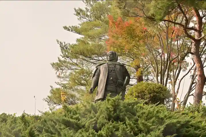 春日山神社の像