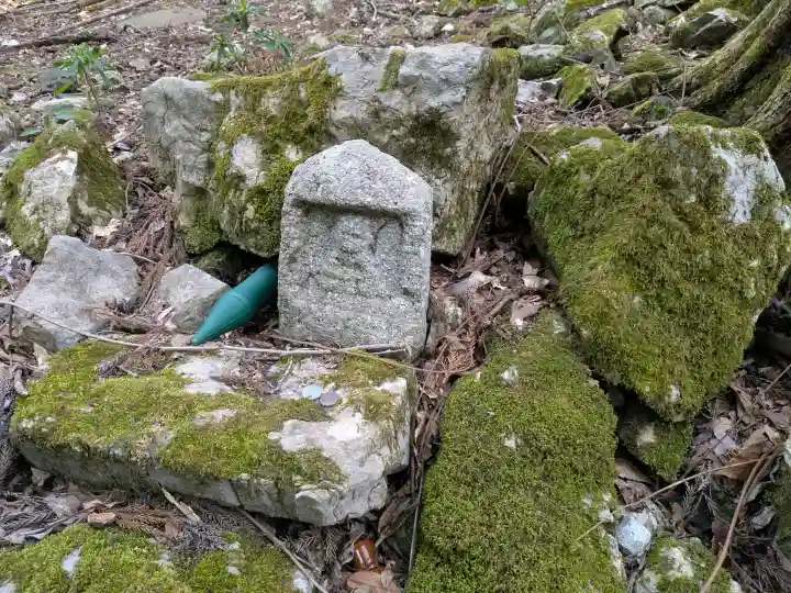 井戸神社の{uncategorized: "未分類", other: "その他", undefined: "問題あり", building: "その他建物", grave: "お墓", sacred_gate: "鳥居", guardian: "狛犬", statue: "像", buddha: "仏像", history: "歴史", nature: "自然", garden: "庭園", animal: "動物", pagoda: "塔", temizu: "手水舎", mountain_gate: "山門・神門", sanctuary: "本殿・本堂", subordinate: "末社・摂社", art: "芸術", scenery: "景色", jizo: "地蔵", ema: "絵馬", goshuin: "御朱印", omikuji: "おみくじ", items: "授与品その他", amulet: "お守り", goshuincho: "御朱印帳", eats: "食事", festival: "お祭り", votive_dance: "神楽", shichigosan: "七五三参", wedding: "結婚式", experience: "体験その他", initially: "初詣", around: "周辺", anti_infection: "感染症対策"}