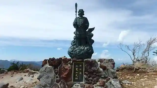 日光二荒山神社奥宮の像