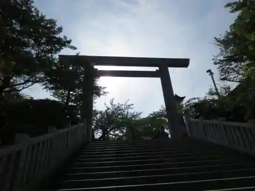 伊勢山皇大神宮の鳥居